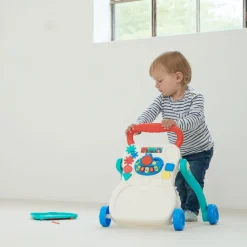 Gehlernwagen Mit Aktivitaten Und Musik