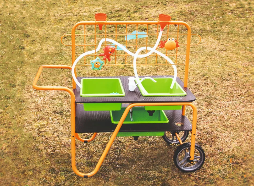 Mobiler Gartenspieltisch - Wasser & Sand