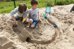 Sandspielzeug Cuppi - Schaufelsieb Mit Ball, Grau