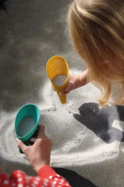 Sandspielzeug Cuppi - Schaufelsieb Mit Ball, Grau